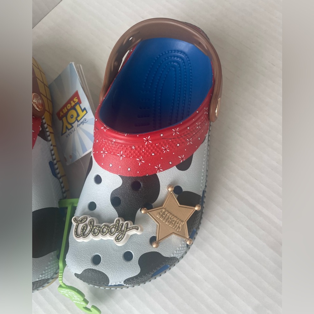 Crocs CLASSIC TOY STORY CLOG adults M2 W 4 - Picture 2 of 8